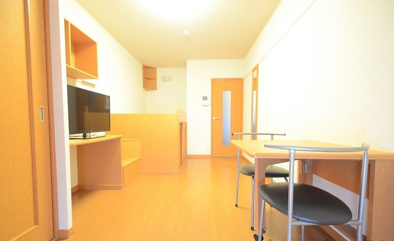 レオパレス八条 居間