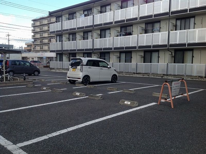 レオネクストガブリエル 駐車場