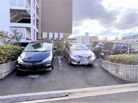 レオパレスブルーファン 駐車場