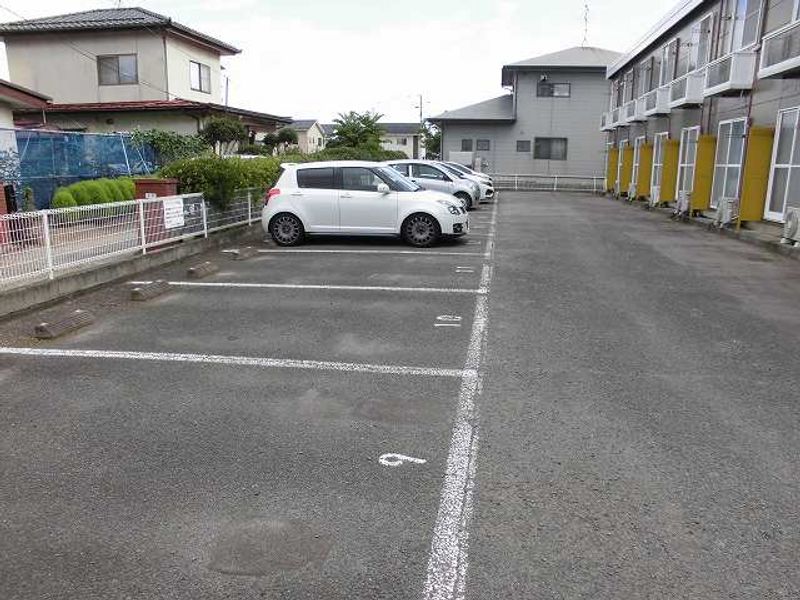 レオパレスＭ＆Ｔ　ｈｏｋｕｂｕ 駐車場