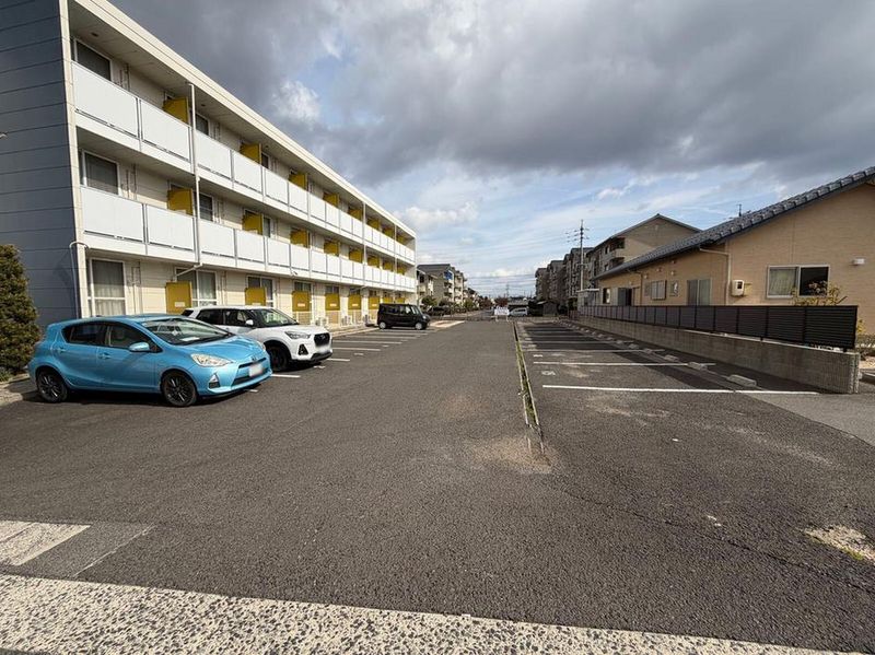 レオパレス古志大橋北サイド 駐車場