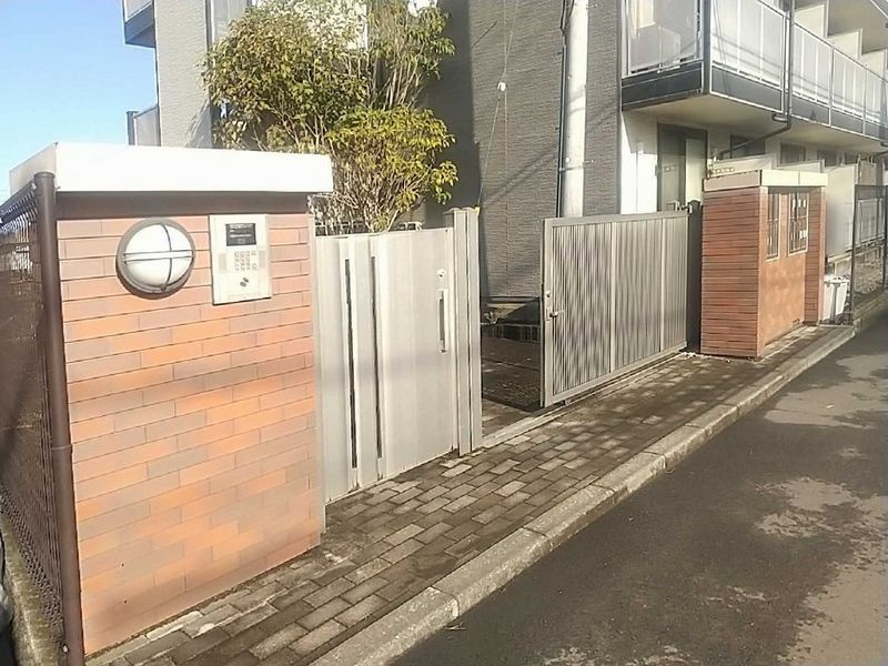 レオパレス所沢航空公園 エントランス