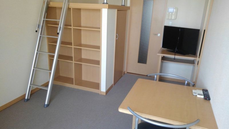 レオパレスウタガワ 居間