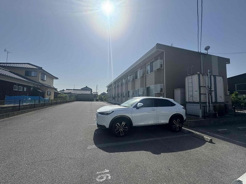 レオパレスヴァンキャトル 駐車場