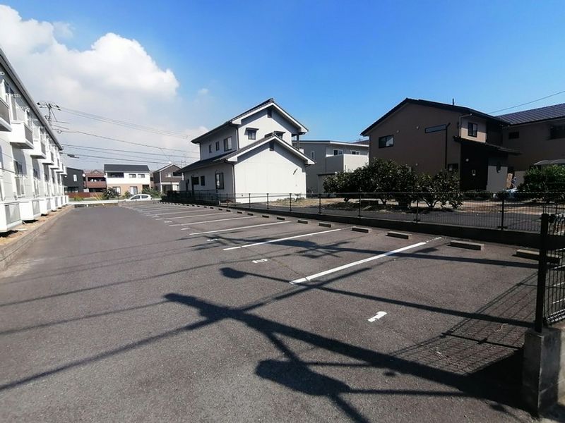 レオパレスボニータ 駐車場