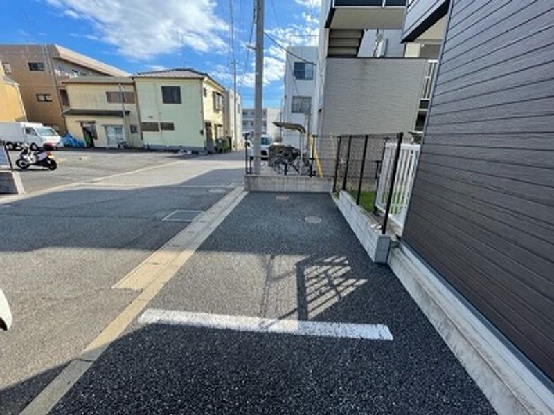 レオパレスブランシェ 駐車場