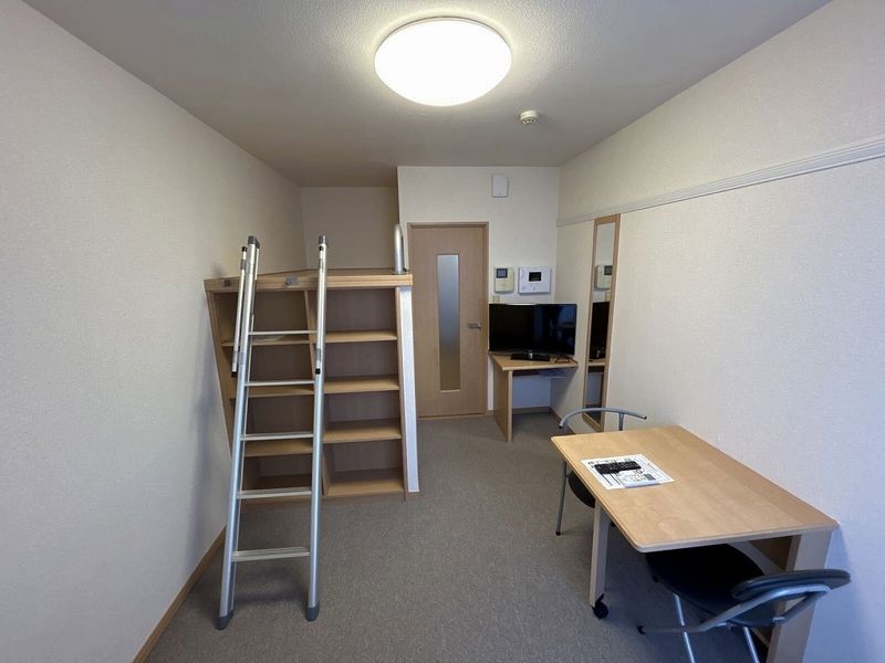 レオパレスピエール　コリーネ 居間