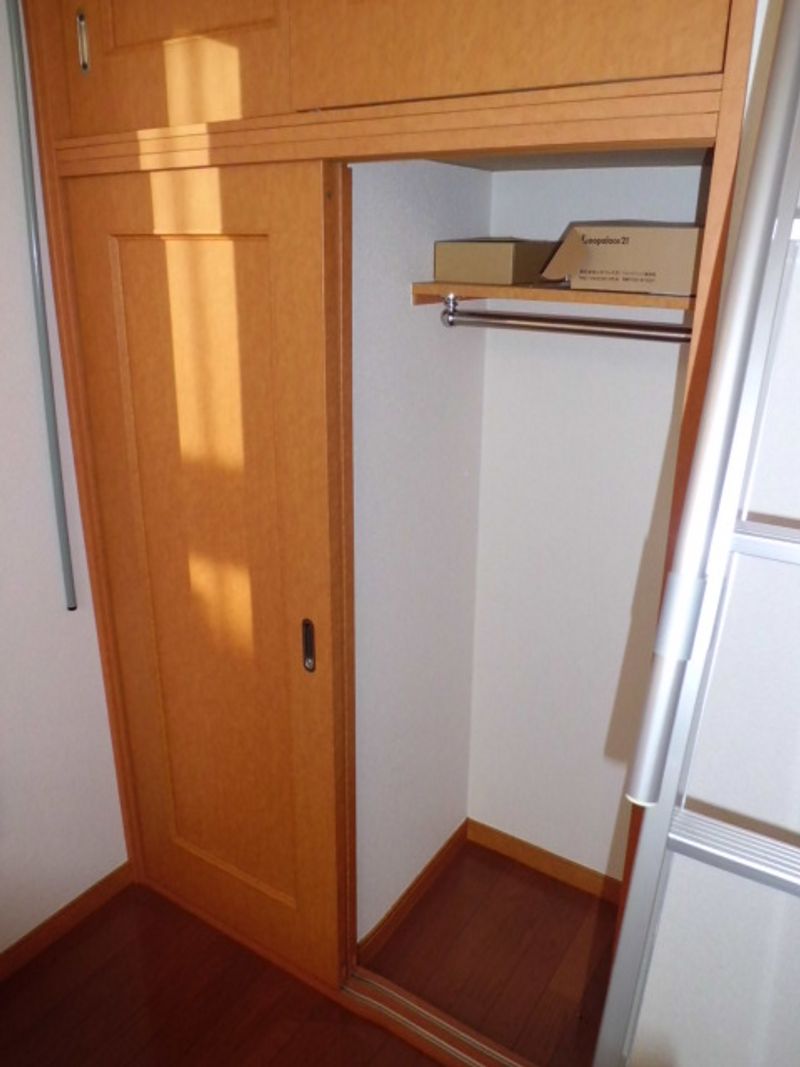 レオパレスカメリア五番館 収納