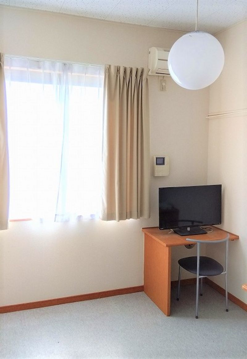 レオパレス九番街 居間