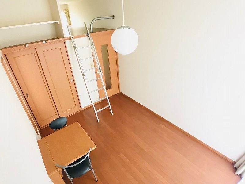 レオパレスシャルマンＥＬＬＥ 居間