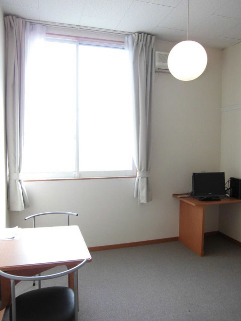 レオパレスｃｕｂｏ 居間