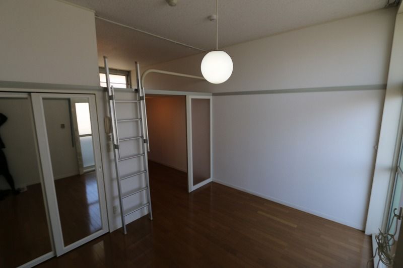 レオパレスシュピール 寝室