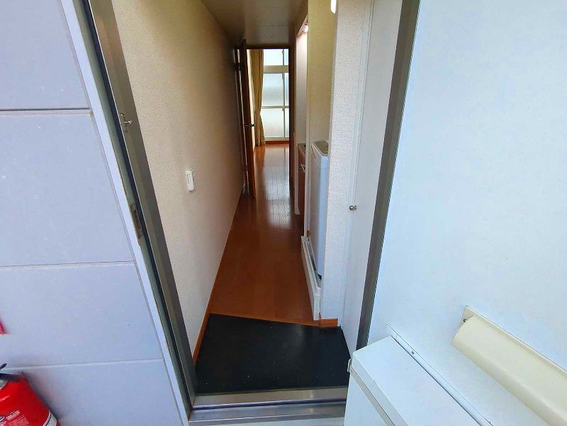 レオパレスチェリーガーデンＣ 玄関