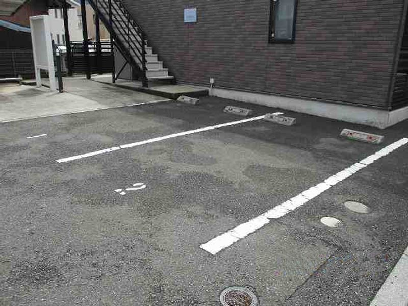 レオネクストローゼアム 駐車場