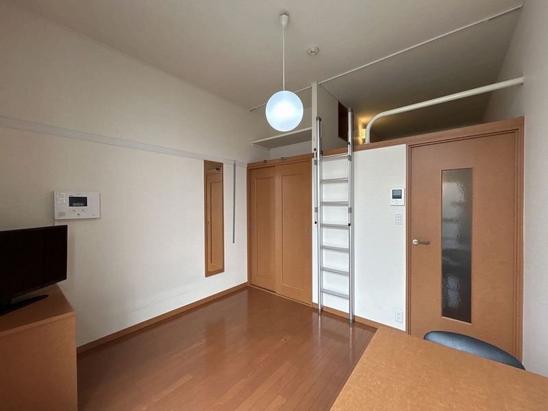 レオパレスイターナル 居間