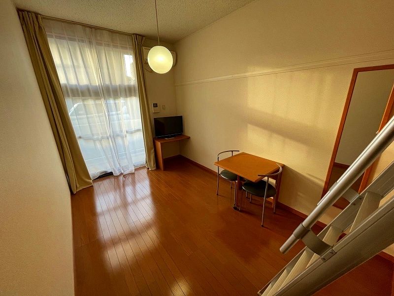 レオパレス１３ＳＴＯＮＥⅡ 居間