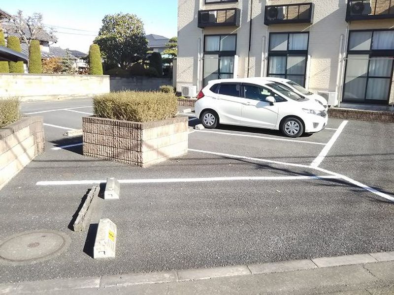 レオパレスリール 駐車場
