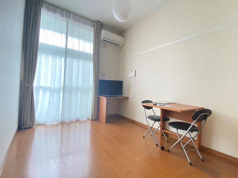 レオパレスドゥジエーム 居間