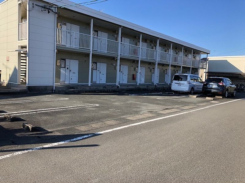 レオパレスピュア 駐車場