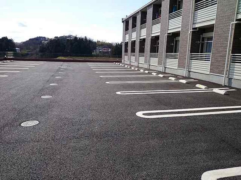 レオネクストリルシア 駐車場