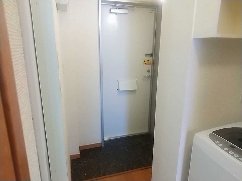 レオパレス弘法 玄関