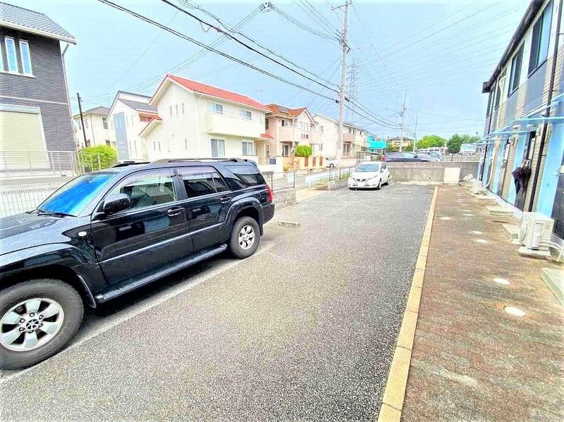 レオパレスラダックＣ 駐車場