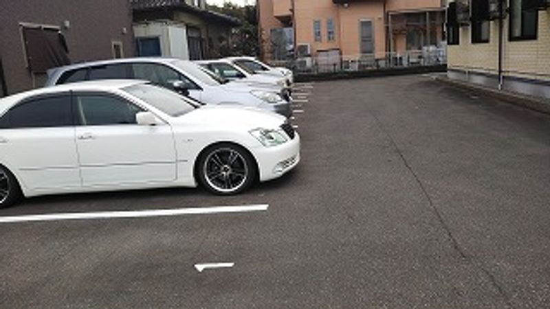 レオパレスサニーホームズ６ 駐車場