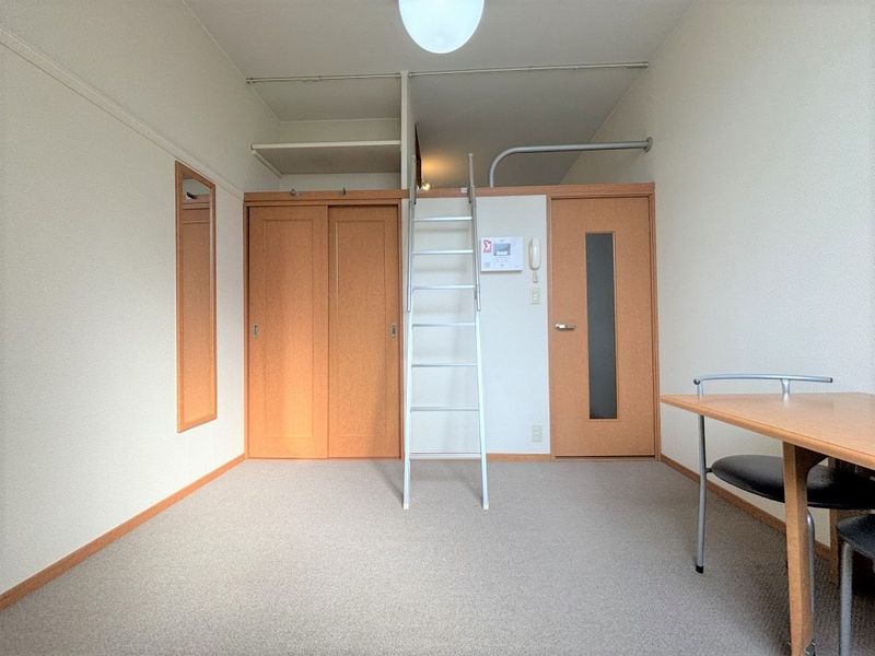 レオパレスアイティー笹原 居間