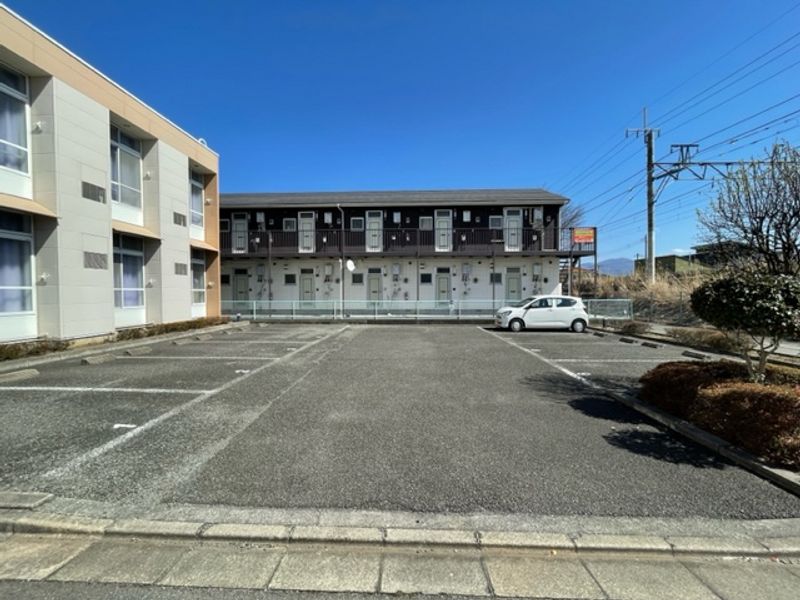 レオパレスグリーン 駐車場