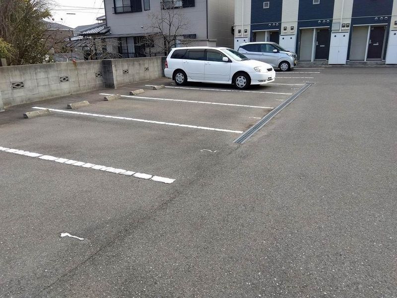 レオネクストメゾン山北 駐車場