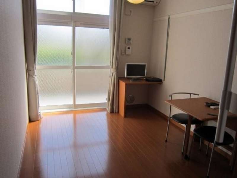 レオパレスミリオネール 居間