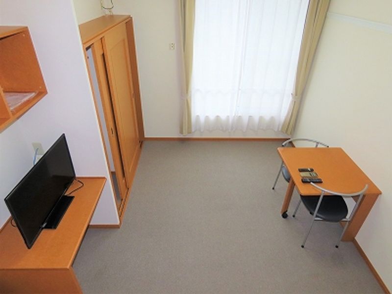 レオパレスフローリッシュ 居間