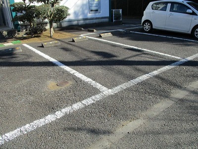 レオパレスウィステリア 駐車場
