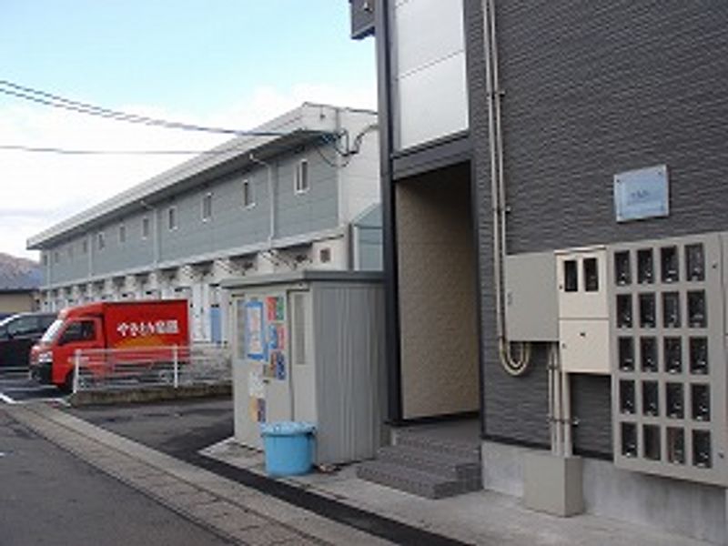 レオパレスコモド エントランス