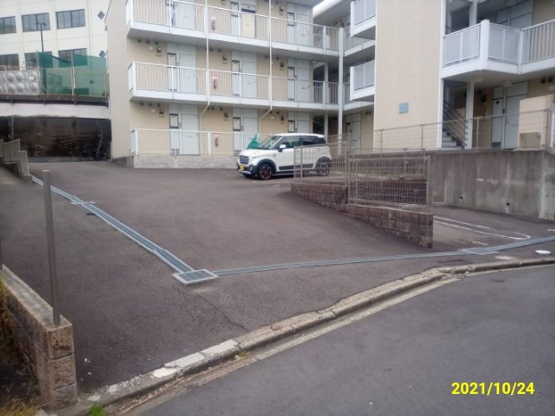 レオパレスＫ 駐車場