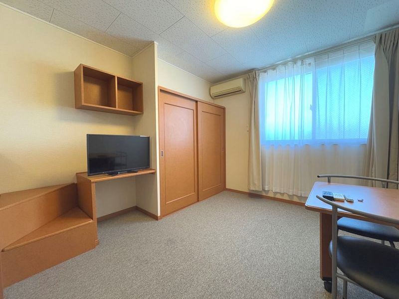 レオパレスＳＵＮＲＩＳＥ　５７ 居間