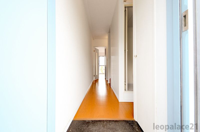 レオパレスゴールド 玄関