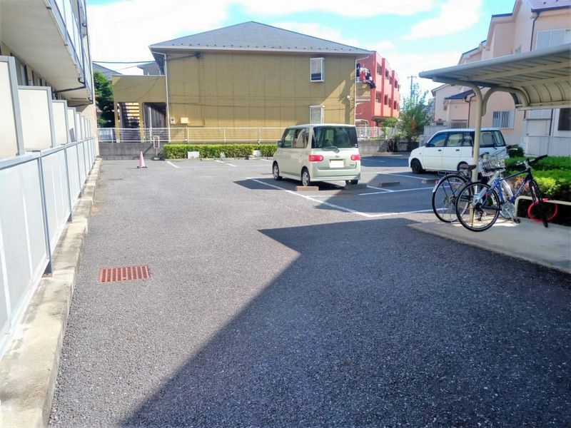 レオパレスバリオクラーロ 駐車場