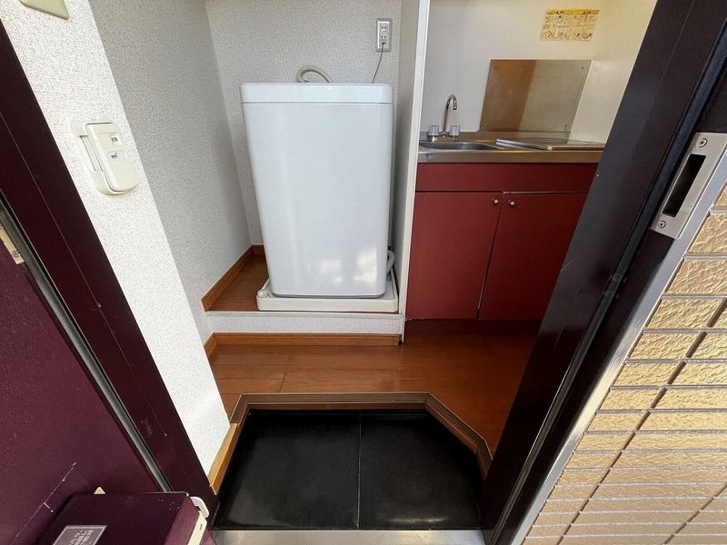 レオパレスポラリス 玄関