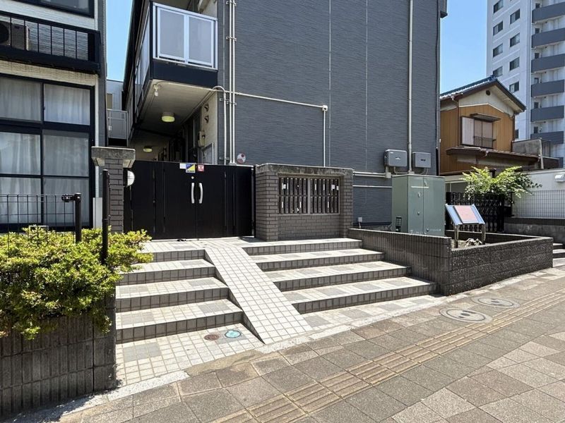 レオパレスメゾンリベルテ エントランス