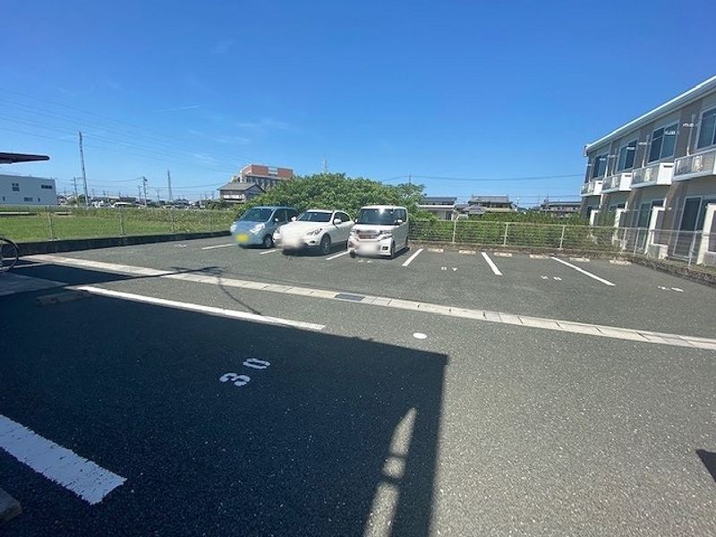 レオネクストサンバードＣ 駐車場
