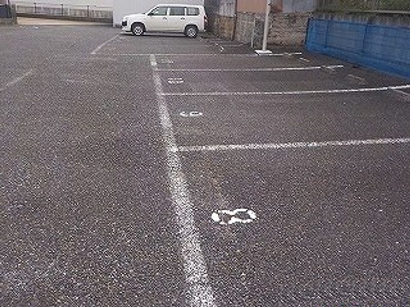 レオパレスプランドールⅡ 駐車場