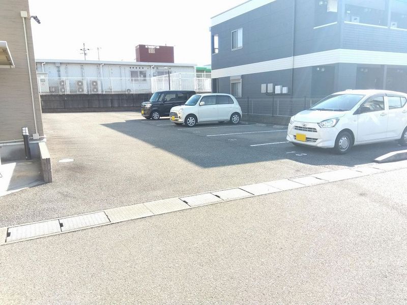 レオネクスト追星 駐車場