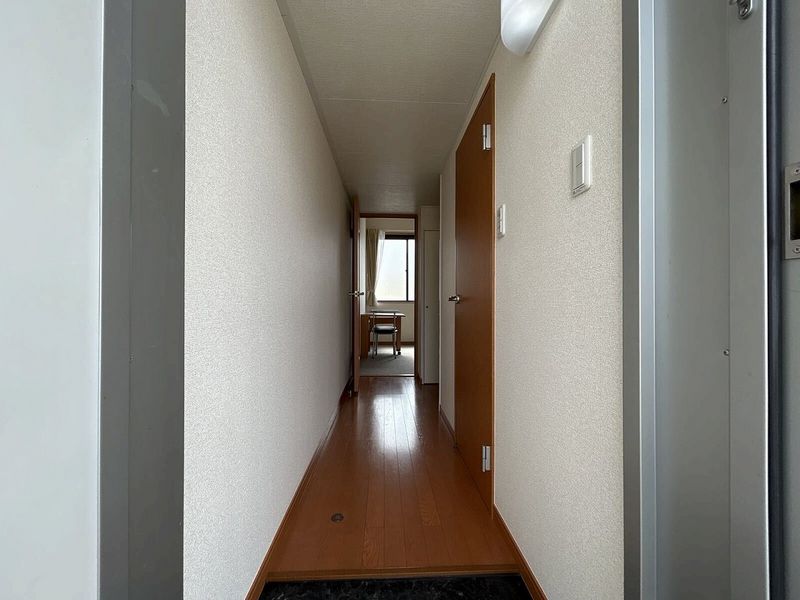 レオパレスイターナル 玄関