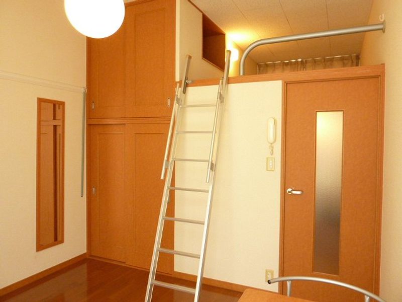 レオパレスコンフォート赤羽根 居間