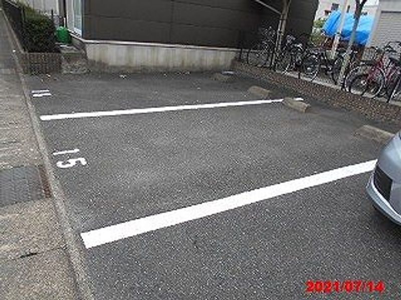 レオパレスヒロ 駐車場