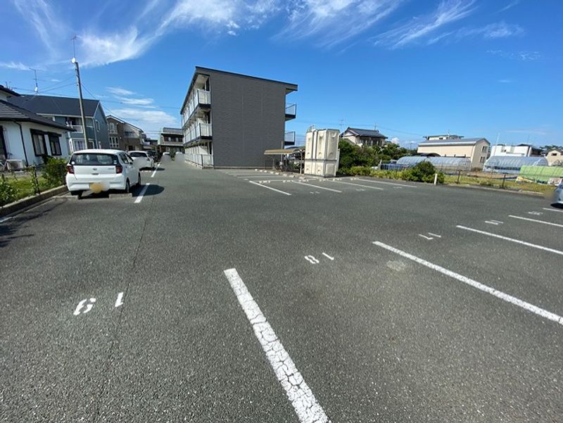 レオパレスルミュールⅢ 駐車場