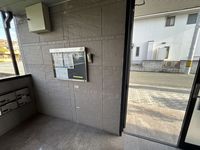 レオパレスＬｅｓ　Ａｍｉｅｓ エントランス