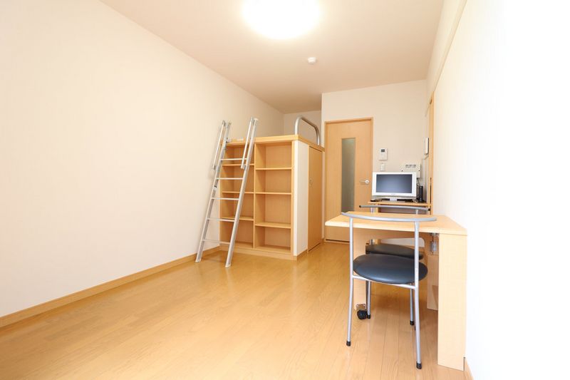 レオパレスＵｒｂａｎ桂坂 居間
