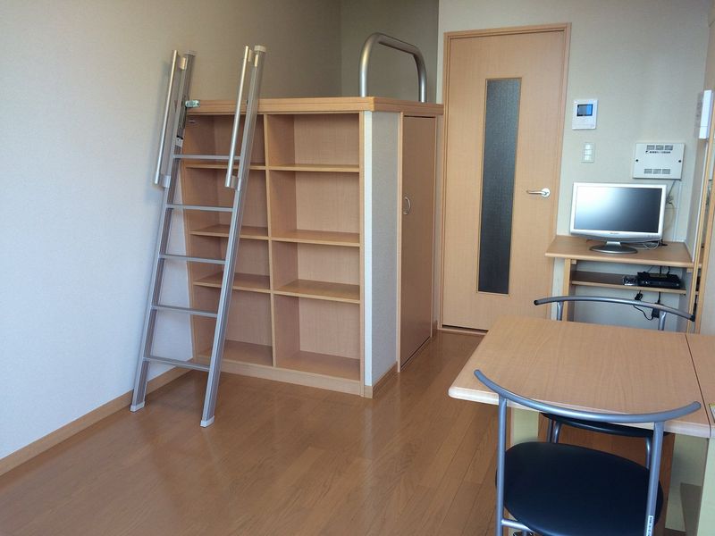 レオパレスミシマ 居間